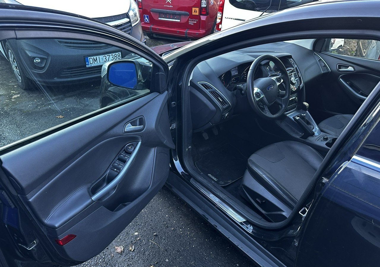 Ford Focus III Ford Focus Bogate wyposażenie 2012 - Hatchback: 3 kép. Ford Focus III Ford Focus Bogate wyposażenie 2012 - Hatchback: 3 kép.