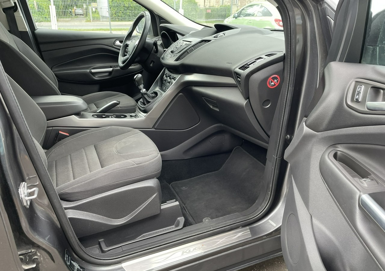 Ford Kuga II Ford Kuga 1.5 EcoBoost Bogate wyposażenie 63558km Model 2016 - Terepjáró/ SUV: 4 kép. Ford Kuga II Ford Kuga 1.5 EcoBoost Bogate wyposażenie 63558km Model 2016 - Terepjáró/ SUV: 4 kép.