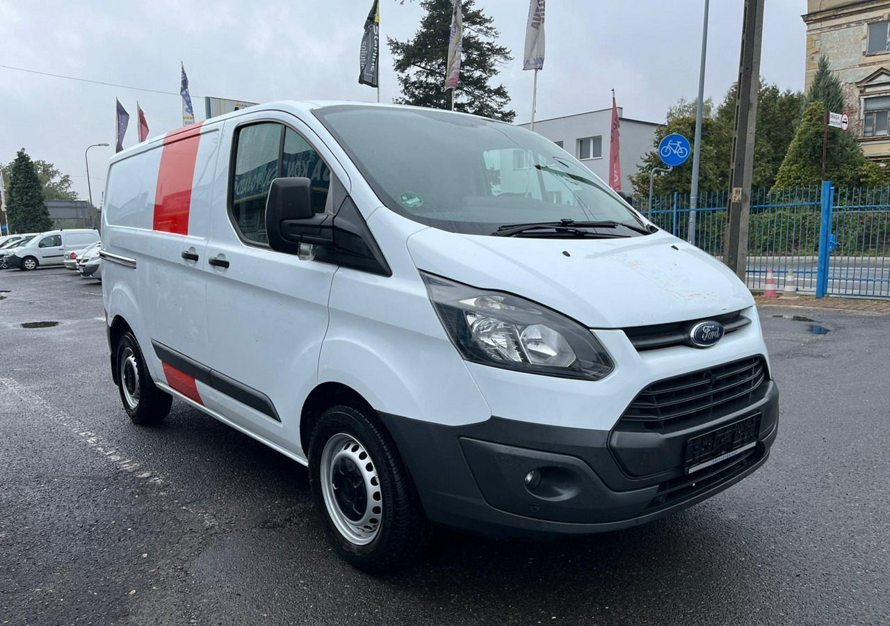 Furgon Ford Transit Transit Custom Ford Transit Custom Model 2015: 1 kép.