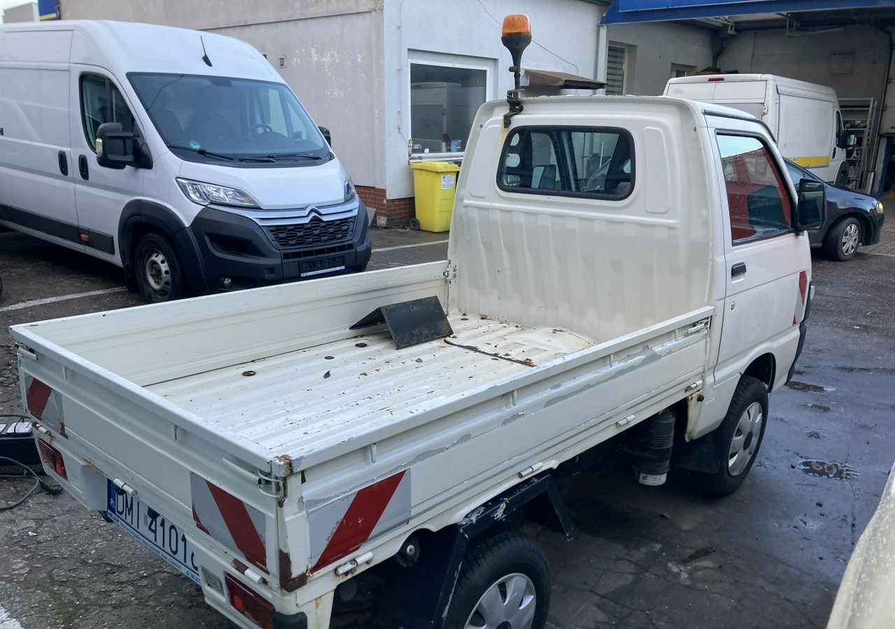 Inna Inny PFAU Piaggio Porter 4X4 Skrzynia odśnieżarka Pług 5655km 2012 - Platós kisteherautó: 4 kép. Inna Inny PFAU Piaggio Porter 4X4 Skrzynia odśnieżarka Pług 5655km 2012 - Platós kisteherautó: 4 kép.