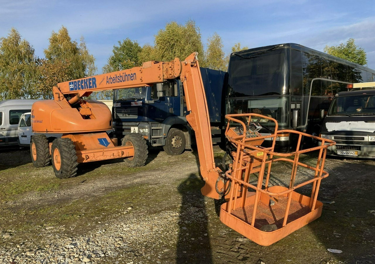 Inna Inny Podnośnik koszowy Haulotte H23 zwyżka 4x4 12082 mg 23 metrów - Teleszkópos emelő: 4 kép. Inna Inny Podnośnik koszowy Haulotte H23 zwyżka 4x4 12082 mg 23 metrów - Teleszkópos emelő: 4 kép.
