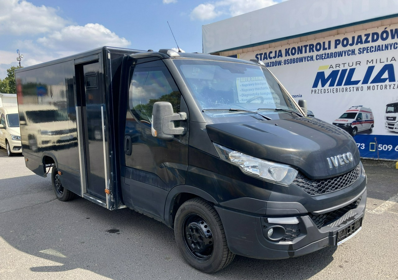 Iveco Daily Iveco 35-130 Bankowóz Kuloodporny Opancerzony Pancerny 2015 - Dobozos kisteherautó: 1 kép. Iveco Daily Iveco 35-130 Bankowóz Kuloodporny Opancerzony Pancerny 2015 - Dobozos kisteherautó: 1 kép.