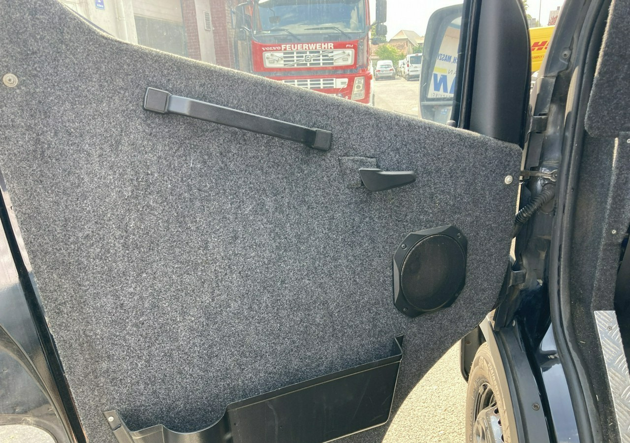 Iveco Daily Iveco 35-130 Bankowóz Kuloodporny Opancerzony Pancerny 2015 - Dobozos kisteherautó: 3 kép. Iveco Daily Iveco 35-130 Bankowóz Kuloodporny Opancerzony Pancerny 2015 - Dobozos kisteherautó: 3 kép.