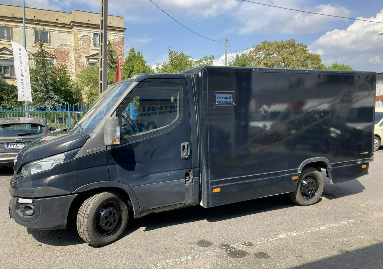 Iveco Daily Iveco 35-130 Bankowóz Kuloodporny Opancerzony Pancerny 2015 - Dobozos kisteherautó: 4 kép. Iveco Daily Iveco 35-130 Bankowóz Kuloodporny Opancerzony Pancerny 2015 - Dobozos kisteherautó: 4 kép.
