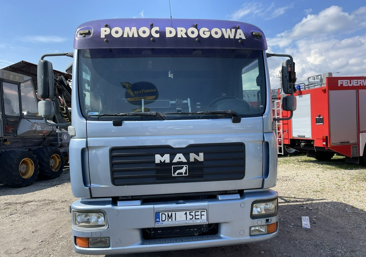 MAN Inny MAN MAN TGL 8.210 Pomoc drogowa Autolaweta na 2 Auta 2005 - Vontató: 3 kép. MAN Inny MAN MAN TGL 8.210 Pomoc drogowa Autolaweta na 2 Auta 2005 - Vontató: 3 kép.
