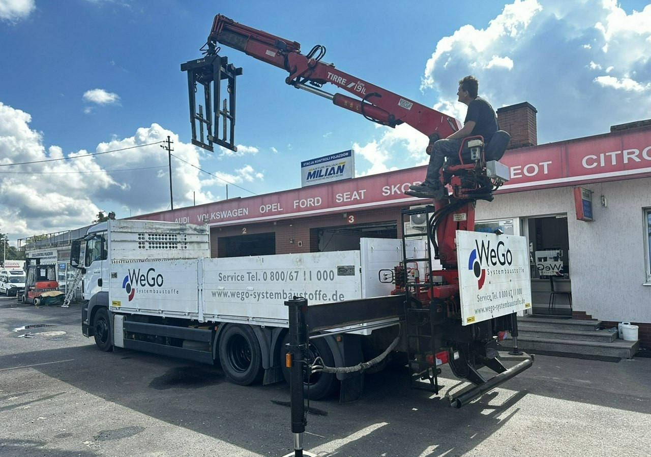 MAN Inny MAN MAN TGS 26.360 Skrzynia HDS + hwytak 2008 - Platós teherautó, Darus autó: 3 kép. MAN Inny MAN MAN TGS 26.360 Skrzynia HDS + hwytak 2008 - Platós teherautó, Darus autó: 3 kép.