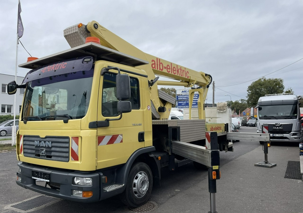 MAN Inny MAN Man TGL 8.180 Podnośnik koszowy 27m RUTHMANN T270 Zwyżka 2008 - Emelőkosaras teherautó: 1 kép. MAN Inny MAN Man TGL 8.180 Podnośnik koszowy 27m RUTHMANN T270 Zwyżka 2008 - Emelőkosaras teherautó: 1 kép.