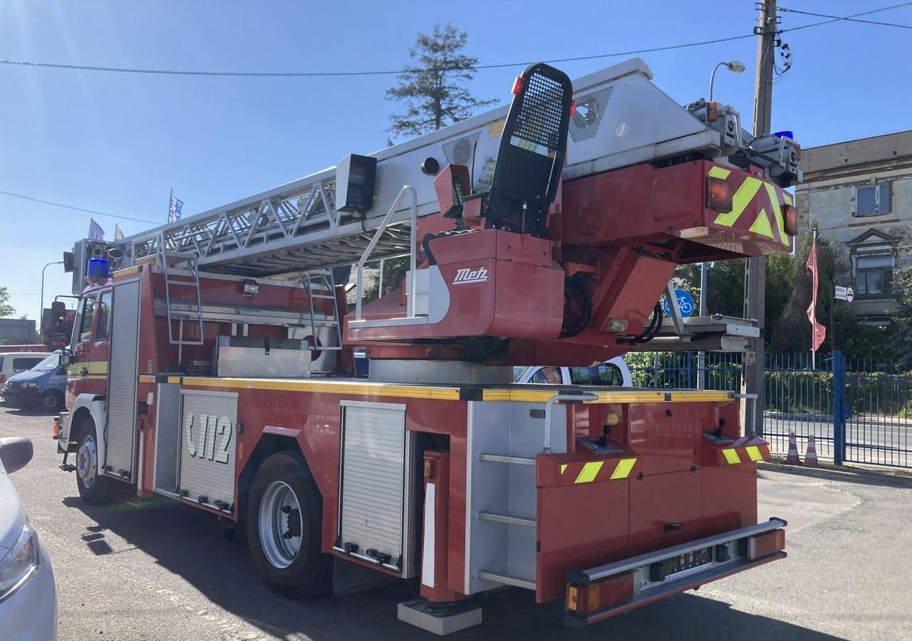 MAN L 2000 MAN 15,280 Straż pożarna drabina Strażacka zwyżka 32m Metz Model 20 - Tűzoltóautó: 3 kép. MAN L 2000 MAN 15,280 Straż pożarna drabina Strażacka zwyżka 32m Metz Model 20 - Tűzoltóautó: 3 kép.
