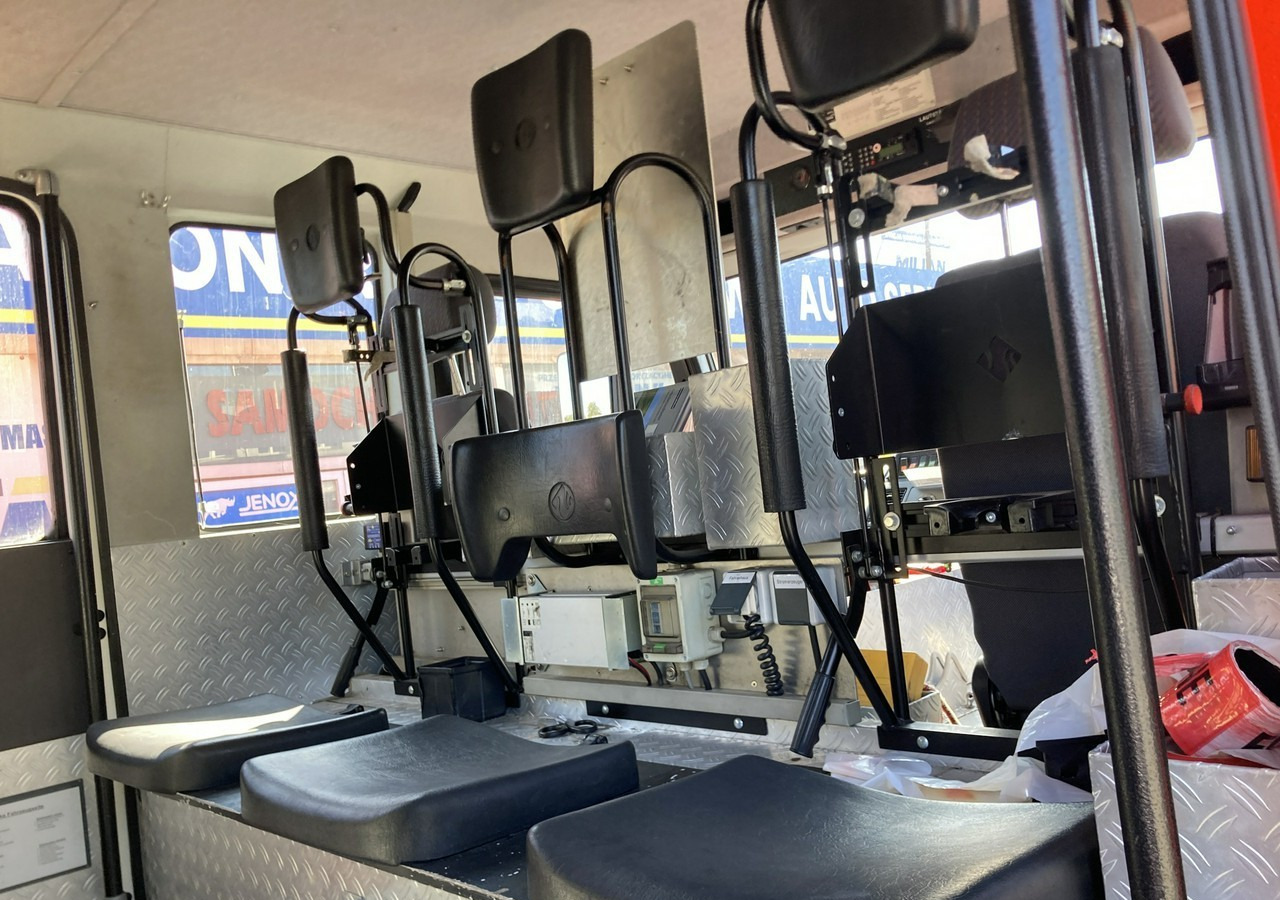 Tűzoltóautó MAN MAN 15,250 Straż pożarna gaśnicza 9-osobowa 4X4 Wóz strażacki MAN 15,250 Straż pożarna gaśnicza 9-osobowa 4X4 Wóz strażacki: 17 kép.