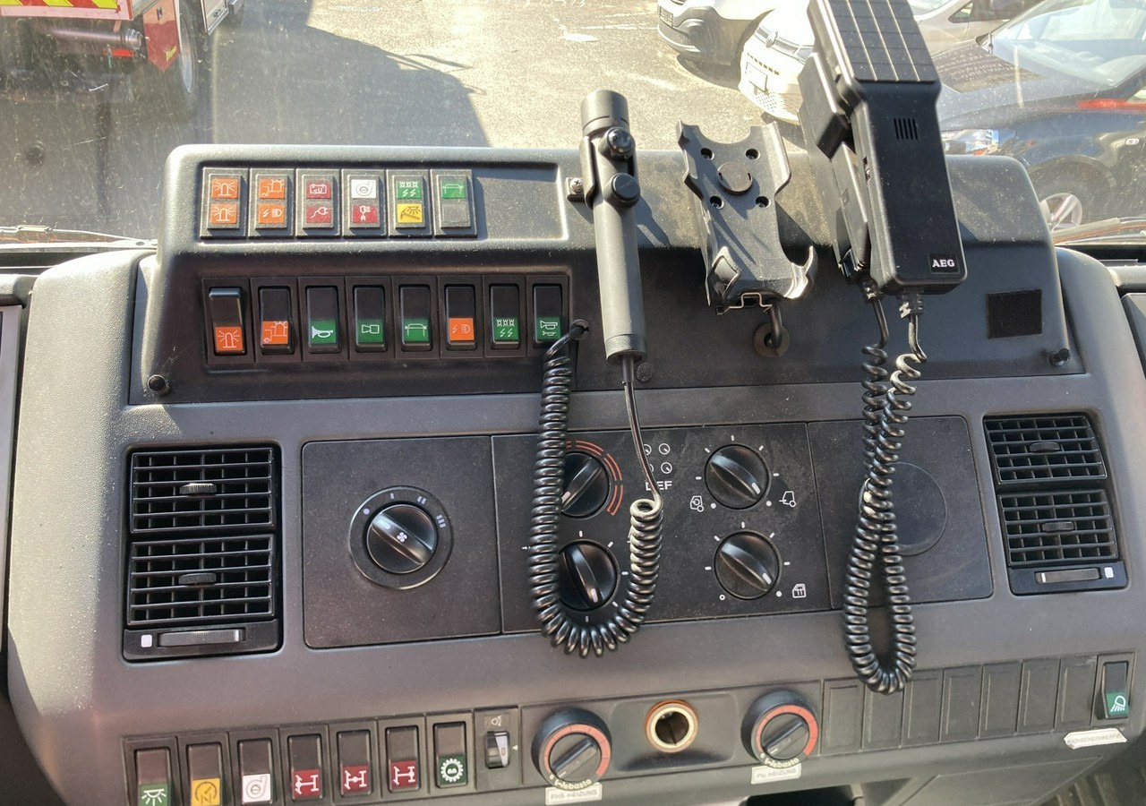 Tűzoltóautó MAN MAN 15,250 Straż pożarna gaśnicza 9-osobowa 4X4 Wóz strażacki MAN 15,250 Straż pożarna gaśnicza 9-osobowa 4X4 Wóz strażacki: 16 kép.