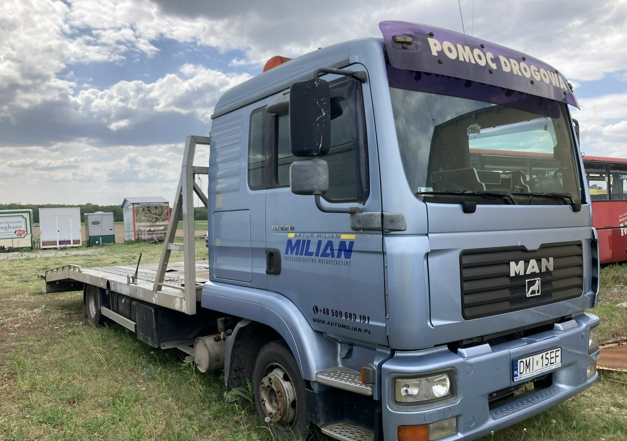 MAN TGL 8.210 Pomoc drogowa Autolaweta x 2 MAN TGL 8.210 Pomoc drogowa Autolaweta na 2 Auta 2005 - Vontató: 2 kép. MAN TGL 8.210 Pomoc drogowa Autolaweta x 2 MAN TGL 8.210 Pomoc drogowa Autolaweta na 2 Auta 2005 - Vontató: 2 kép.