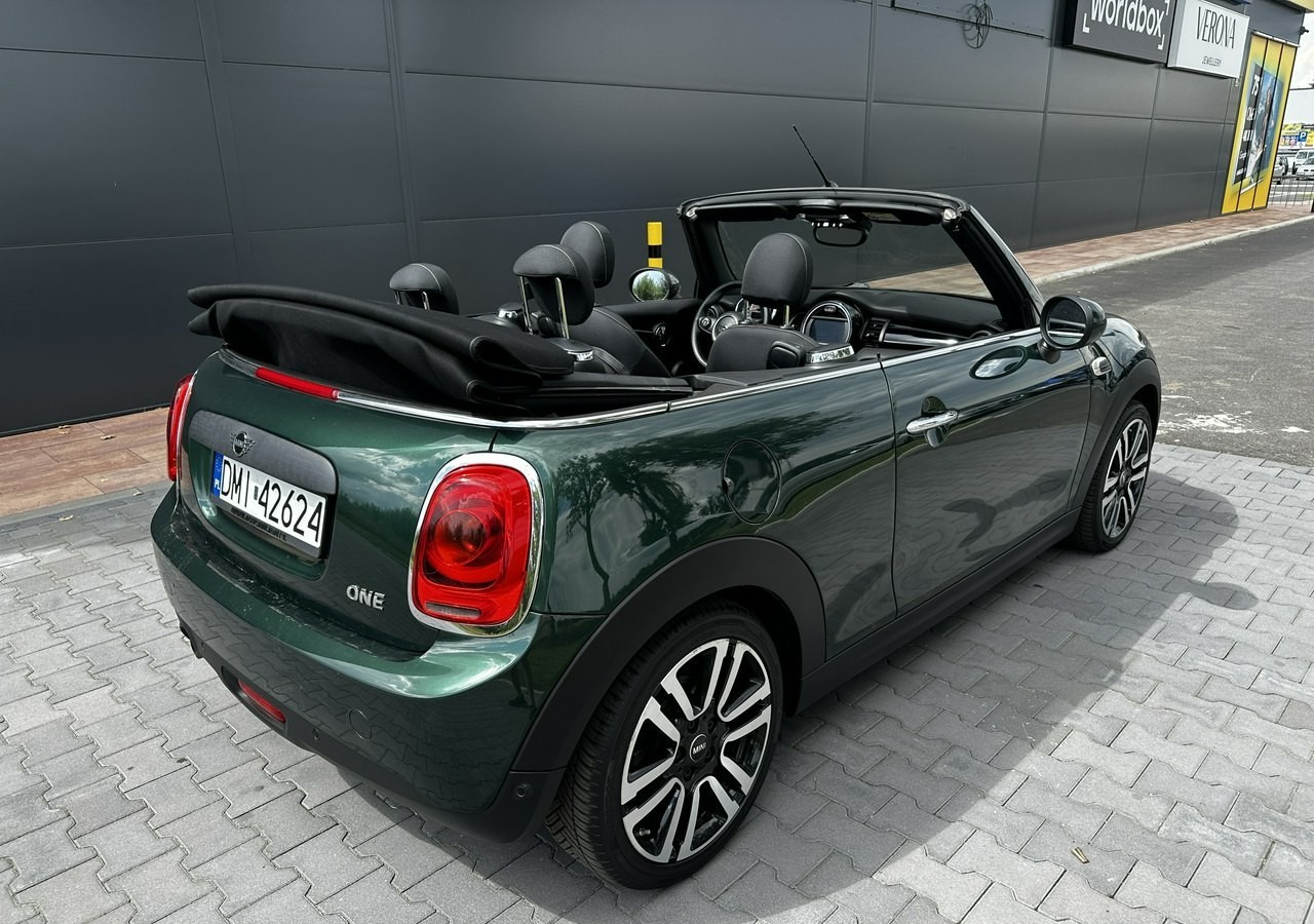 MINI Cabrio II Mini Cabrio Bogata wersja 38tkm Model 2019 - Autó: 2 kép. MINI Cabrio II Mini Cabrio Bogata wersja 38tkm Model 2019 - Autó: 2 kép.