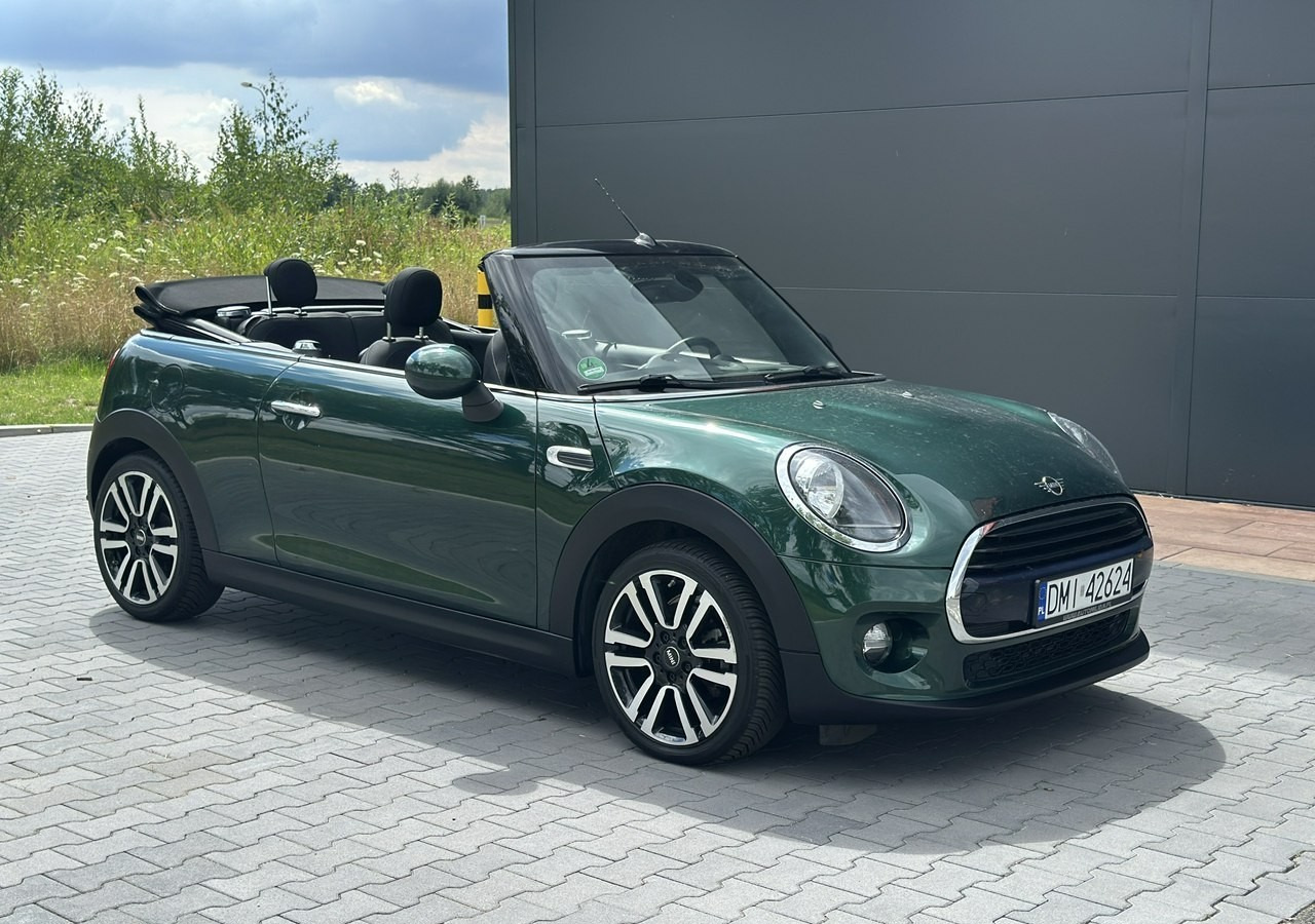 MINI Cabrio II Mini Cabrio Bogata wersja 38tkm Model 2019 - Autó: 1 kép. MINI Cabrio II Mini Cabrio Bogata wersja 38tkm Model 2019 - Autó: 1 kép.