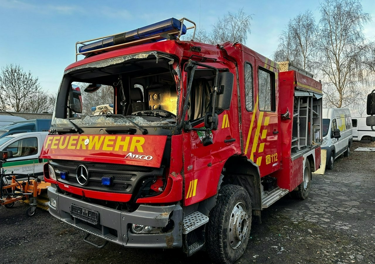 Mercedes-Benz Atego 918 Straż Pożarna 4X4 Wóz strażacki 2006 Atego 918 Straż Pożarna 4X4 Wóz strażacki 2006 - Tűzoltóautó: 3 kép. Mercedes-Benz Atego 918 Straż Pożarna 4X4 Wóz strażacki 2006 Atego 918 Straż Pożarna 4X4 Wóz strażacki 2006 - Tűzoltóautó: 3 kép.