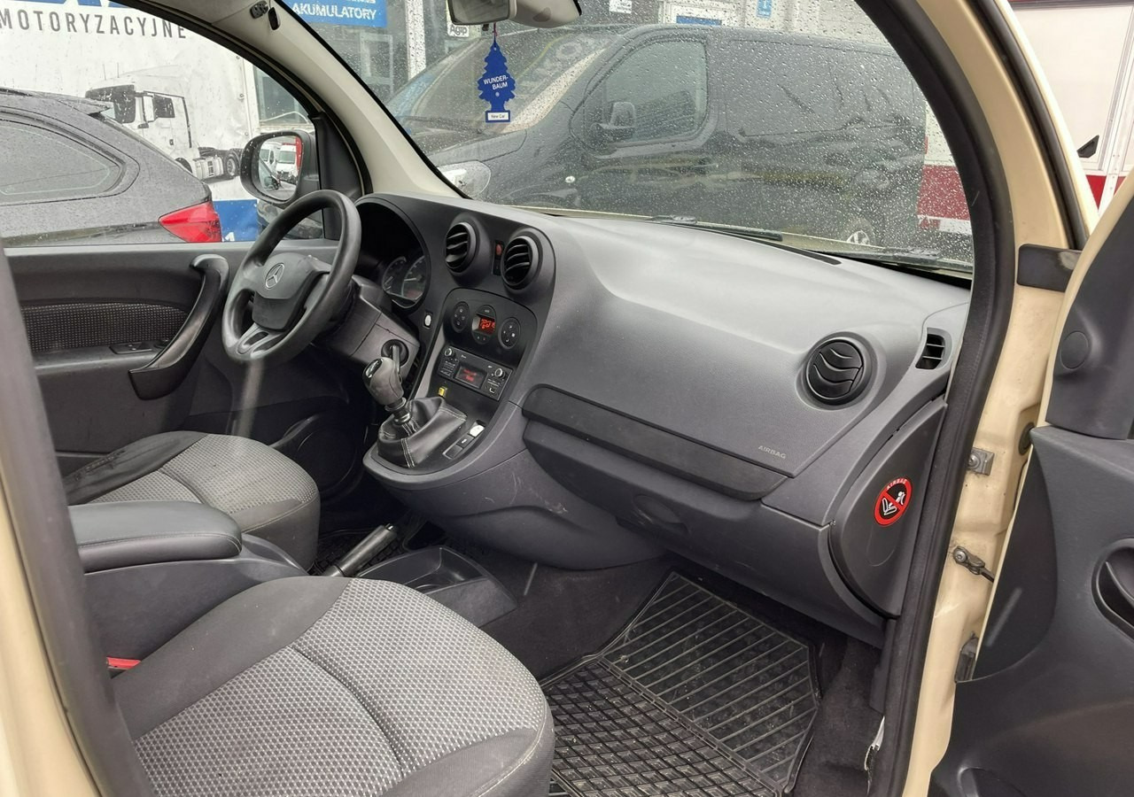 Mercedes-Benz Citan Citan Tourer Mercedes Citan 6-osob przewozu Niepełnosprawnych inwalida - Kombi: 3 kép. Mercedes-Benz Citan Citan Tourer Mercedes Citan 6-osob przewozu Niepełnosprawnych inwalida - Kombi: 3 kép.