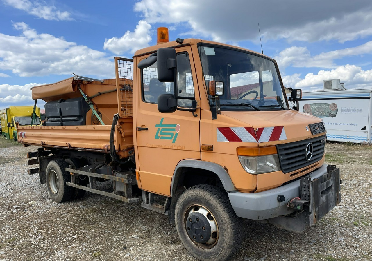 Mercedes-Benz Inny Mercedes-Benz Mercedes Vario 815 Wywrotka 4X4 2004 - Hóeltakarító gép: 1 kép. Mercedes-Benz Inny Mercedes-Benz Mercedes Vario 815 Wywrotka 4X4 2004 - Hóeltakarító gép: 1 kép.
