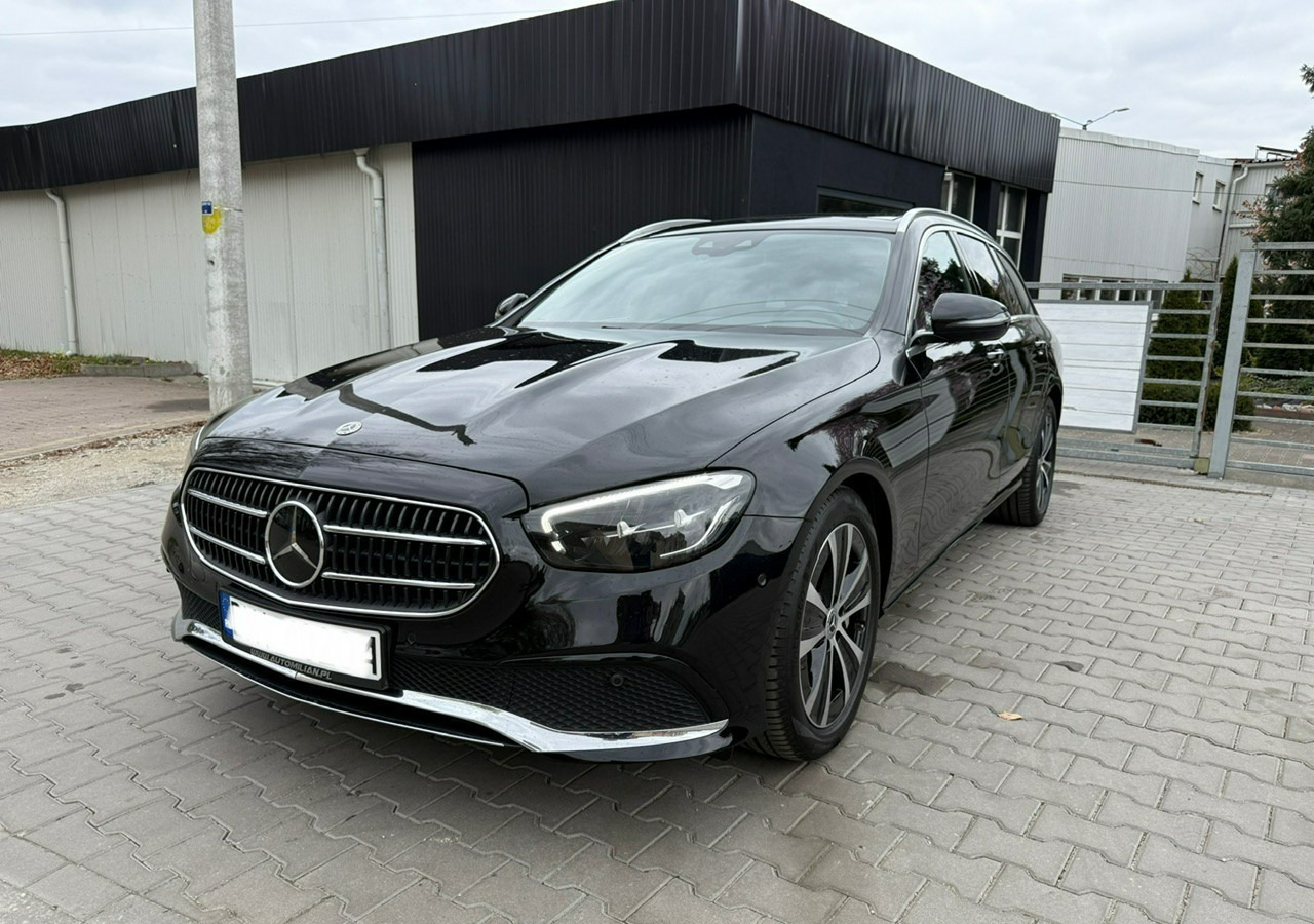 Mercedes-Benz Klasa E E300de EQ-Power Hybrid 50km na prądzie 2.0d 306KM Avantgarde Panoram - Autó: 1 kép. Mercedes-Benz Klasa E E300de EQ-Power Hybrid 50km na prądzie 2.0d 306KM Avantgarde Panoram - Autó: 1 kép.