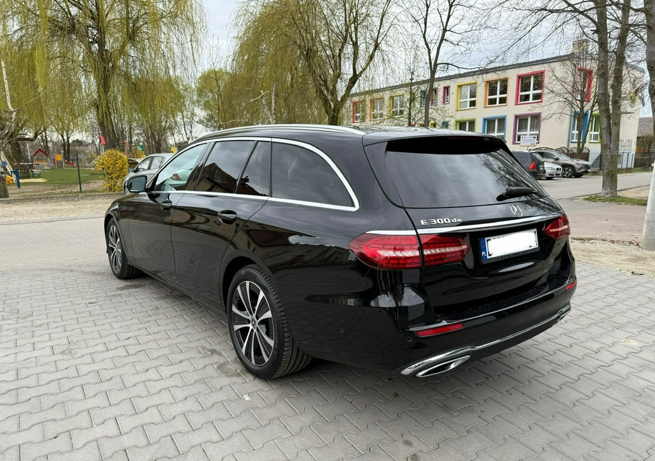 Mercedes-Benz Klasa E E300de EQ-Power Hybrid 50km na prądzie 2.0d 306KM Avantgarde Panoram - Autó: 3 kép. Mercedes-Benz Klasa E E300de EQ-Power Hybrid 50km na prądzie 2.0d 306KM Avantgarde Panoram - Autó: 3 kép.