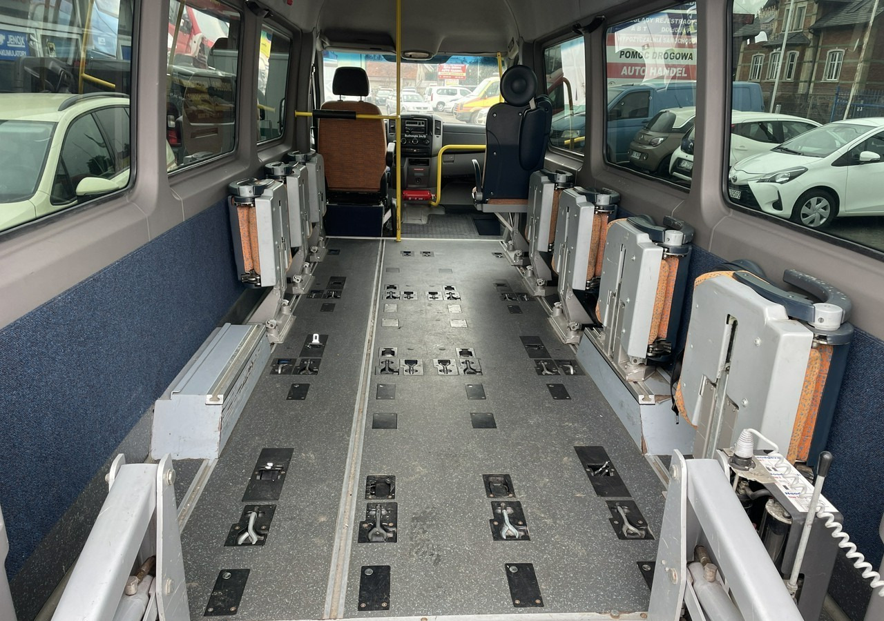 Mercedes-Benz Sprinter 906 Sprinter Maxi przewozu niepełnosprawnych Rampa inwalida Flex 3-wózki - Autó: 4 kép. Mercedes-Benz Sprinter 906 Sprinter Maxi przewozu niepełnosprawnych Rampa inwalida Flex 3-wózki - Autó: 4 kép.