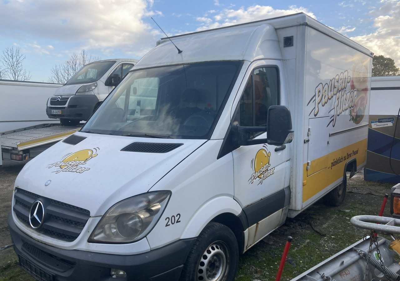Mercedes-Benz Sprinter Autosklep Gastronomiczny Food Truck Foodtruck sklep bar 2009 Borco - Büféautó: 4 kép. Mercedes-Benz Sprinter Autosklep Gastronomiczny Food Truck Foodtruck sklep bar 2009 Borco - Büféautó: 4 kép.
