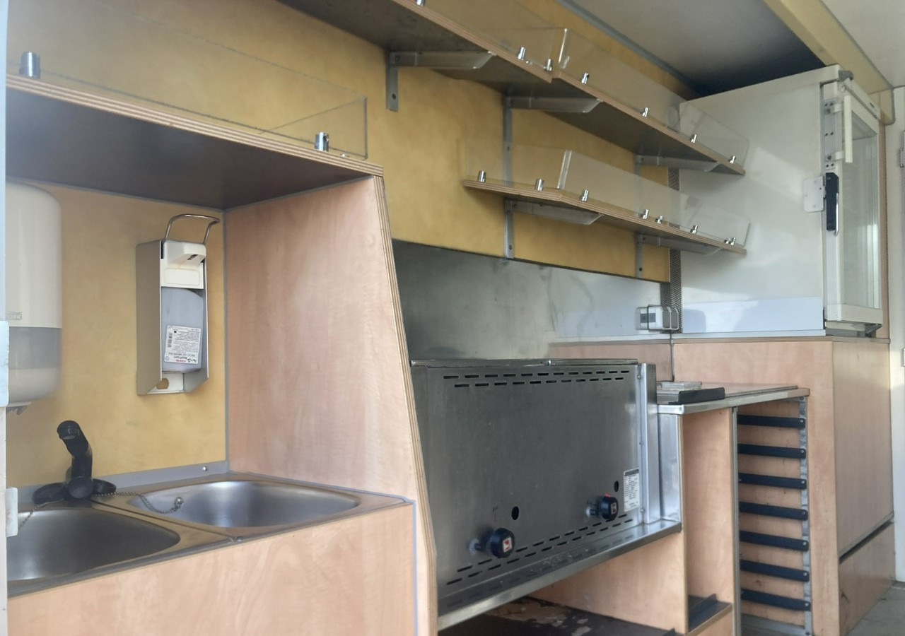 Mercedes-Benz Sprinter Autosklep Gastronomiczny Food Truck Foodtruck sklep bar 2009 Borco - Büféautó: 3 kép. Mercedes-Benz Sprinter Autosklep Gastronomiczny Food Truck Foodtruck sklep bar 2009 Borco - Büféautó: 3 kép.