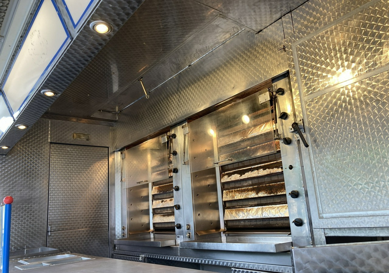 Mercedes-Benz Sprinter Autosklep Grill kurczak Gastronomiczny Food Truck Foodtruck sklep 20 - Büféautó: 4 kép. Mercedes-Benz Sprinter Autosklep Grill kurczak Gastronomiczny Food Truck Foodtruck sklep 20 - Büféautó: 4 kép.