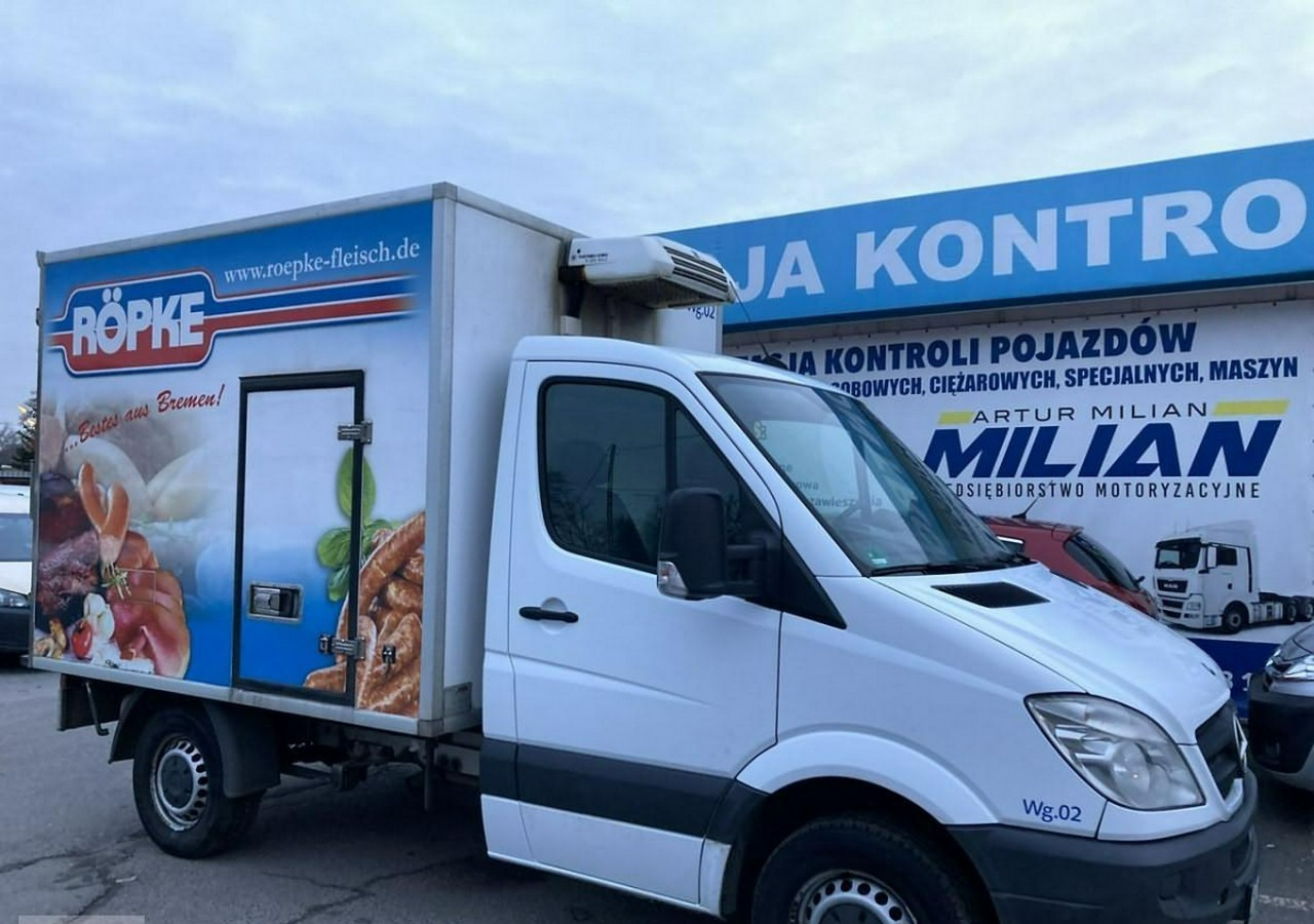 Mercedes-Benz Sprinter Chłodnia THERMO KING Gastronomiczny Food Truck Foodtruck 2011 - Hűtős kisteherautó: 3 kép. Mercedes-Benz Sprinter Chłodnia THERMO KING Gastronomiczny Food Truck Foodtruck 2011 - Hűtős kisteherautó: 3 kép.