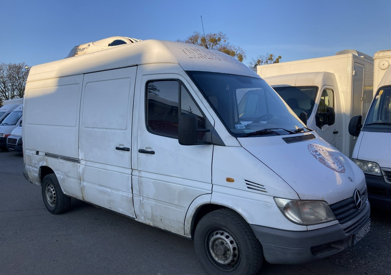 Mercedes-Benz Sprinter Sprinter 313 CDI Chłodnia -Mrożnia Kesstner - Hűtős kisteherautó: 1 kép. Mercedes-Benz Sprinter Sprinter 313 CDI Chłodnia -Mrożnia Kesstner - Hűtős kisteherautó: 1 kép.