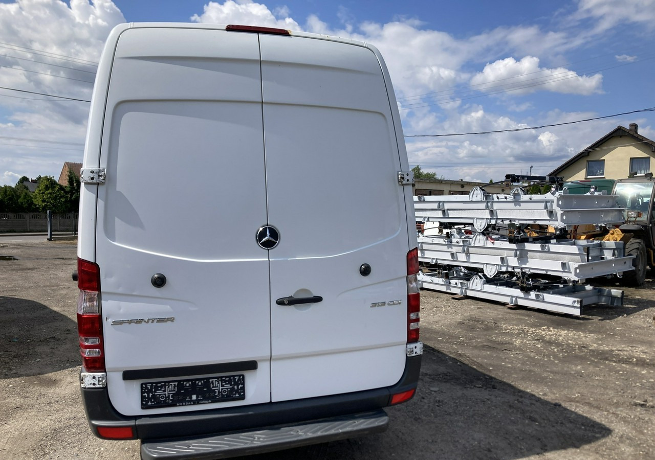 Mercedes-Benz Sprinter Sprinter 313CDI Max 2015 - Furgon: 4 kép. Mercedes-Benz Sprinter Sprinter 313CDI Max 2015 - Furgon: 4 kép.