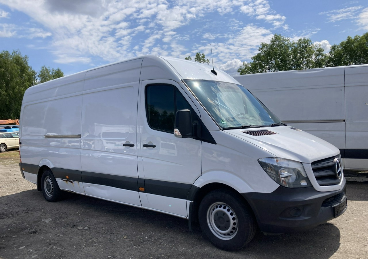 Mercedes-Benz Sprinter Sprinter 313CDI Max 2015 - Furgon: 3 kép. Mercedes-Benz Sprinter Sprinter 313CDI Max 2015 - Furgon: 3 kép.