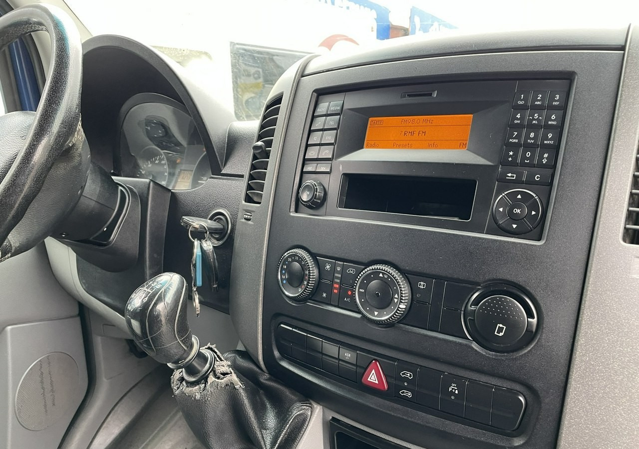 Mercedes-Benz Sprinter Sprinter 316 Maxi Brygadówka 6-osob dokka doka Klima 2010 - Duplakabinos kisteherautó: 4 kép. Mercedes-Benz Sprinter Sprinter 316 Maxi Brygadówka 6-osob dokka doka Klima 2010 - Duplakabinos kisteherautó: 4 kép.