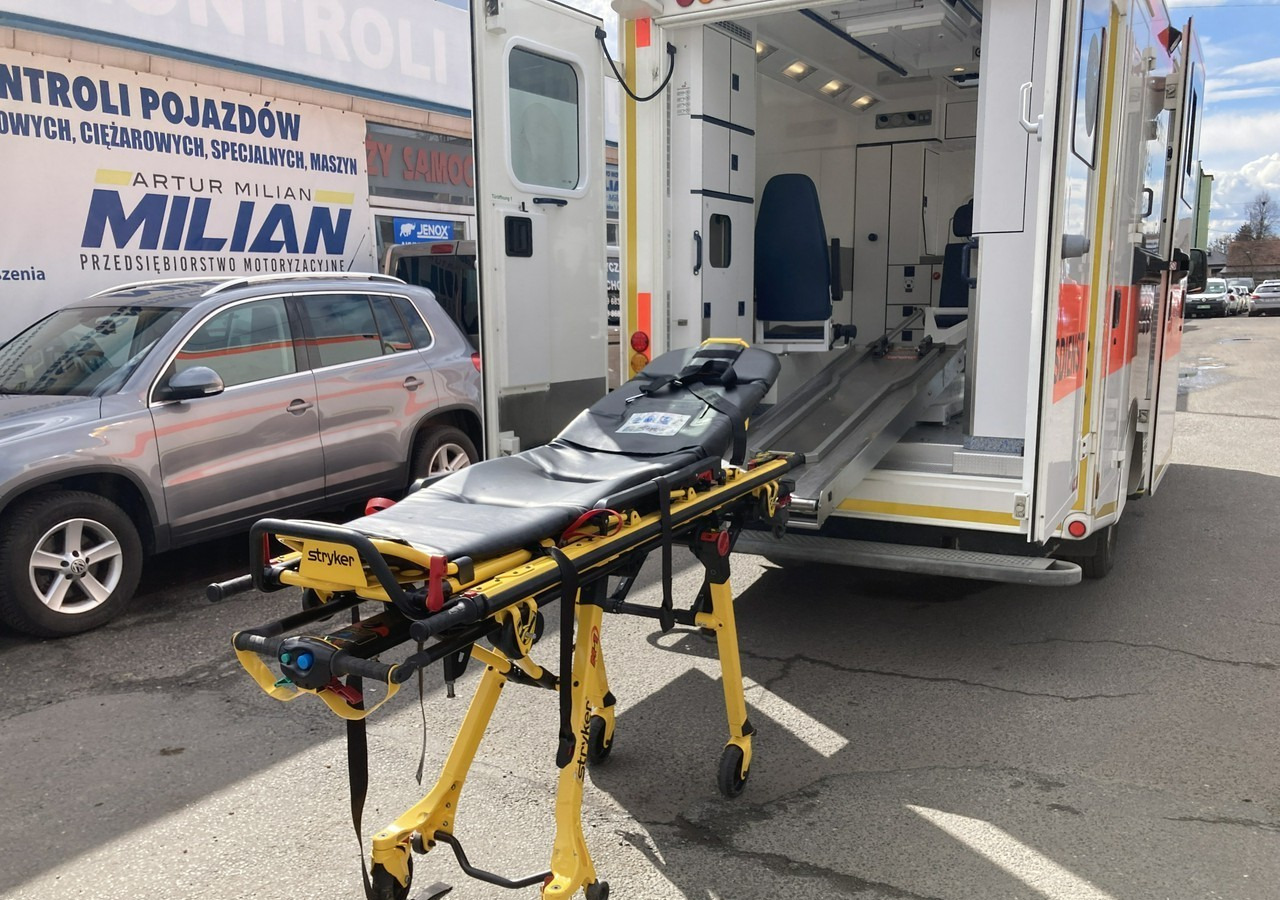 Mercedes-Benz Sprinter Sprinter 519 Karetka 4X4 Ambulans MODEL 2017 - Mentőautó: 1 kép. Mercedes-Benz Sprinter Sprinter 519 Karetka 4X4 Ambulans MODEL 2017 - Mentőautó: 1 kép.