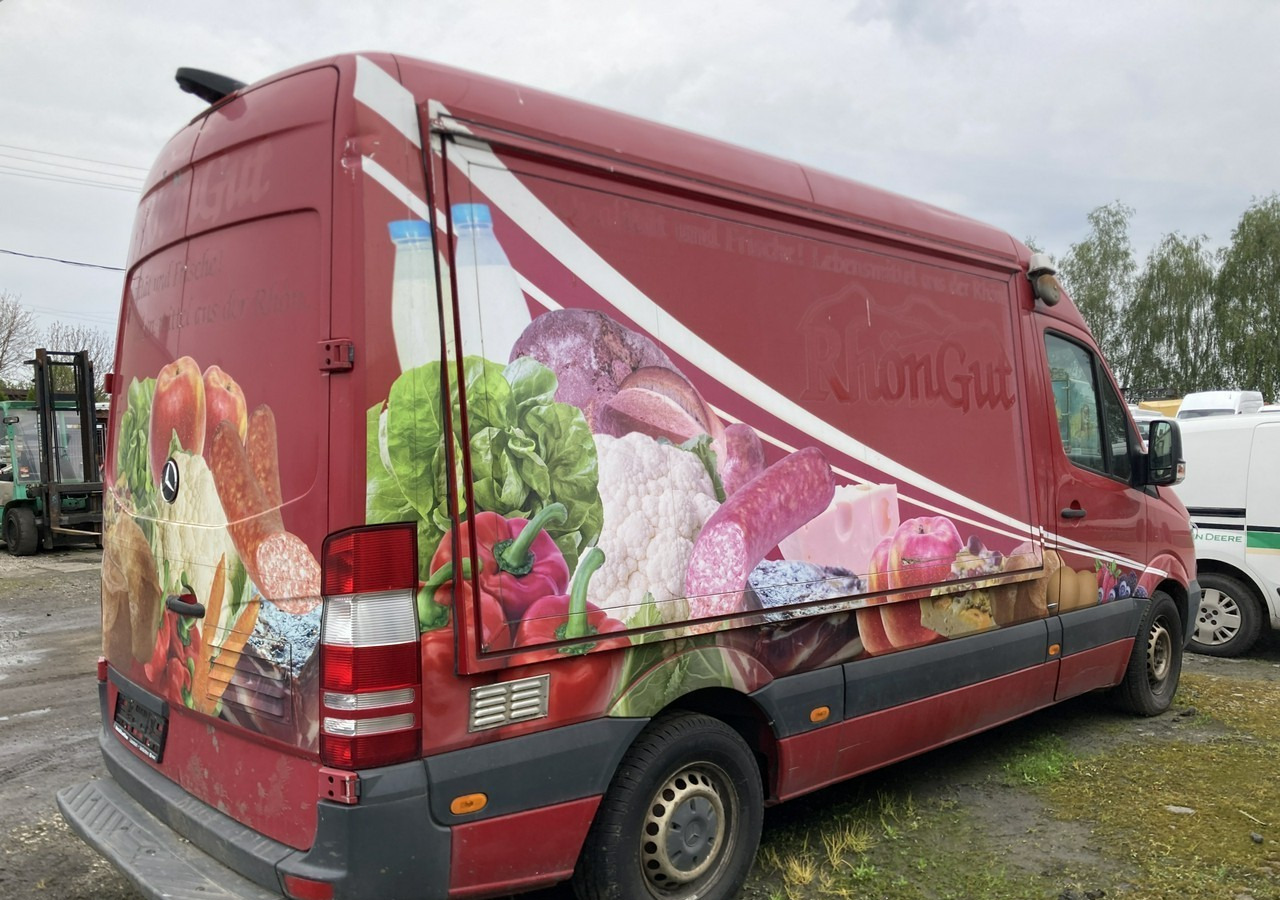 Mercedes-Benz Sprinter Sprinter Autosklep sklep bar Gastronomiczny Food Truck Foodtruck 201 - Büféautó: 4 kép. Mercedes-Benz Sprinter Sprinter Autosklep sklep bar Gastronomiczny Food Truck Foodtruck 201 - Büféautó: 4 kép.