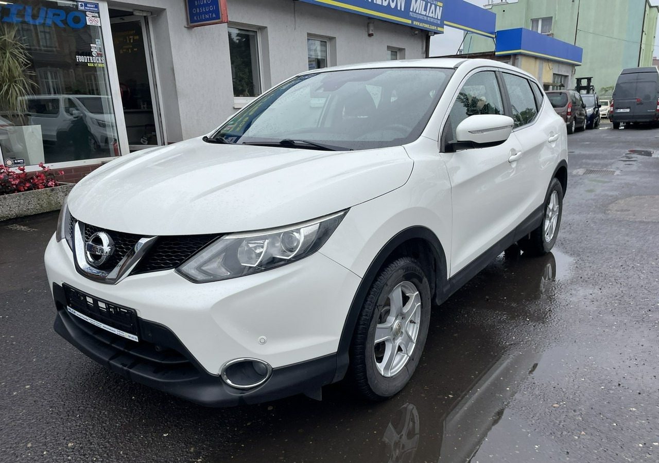 Nissan Qashqai II Nissan Qashqai 1.2 DIG-T Acenta Klimatronik Navi Kamera Model 2015 - Terepjáró/ SUV: 2 kép. Nissan Qashqai II Nissan Qashqai 1.2 DIG-T Acenta Klimatronik Navi Kamera Model 2015 - Terepjáró/ SUV: 2 kép.
