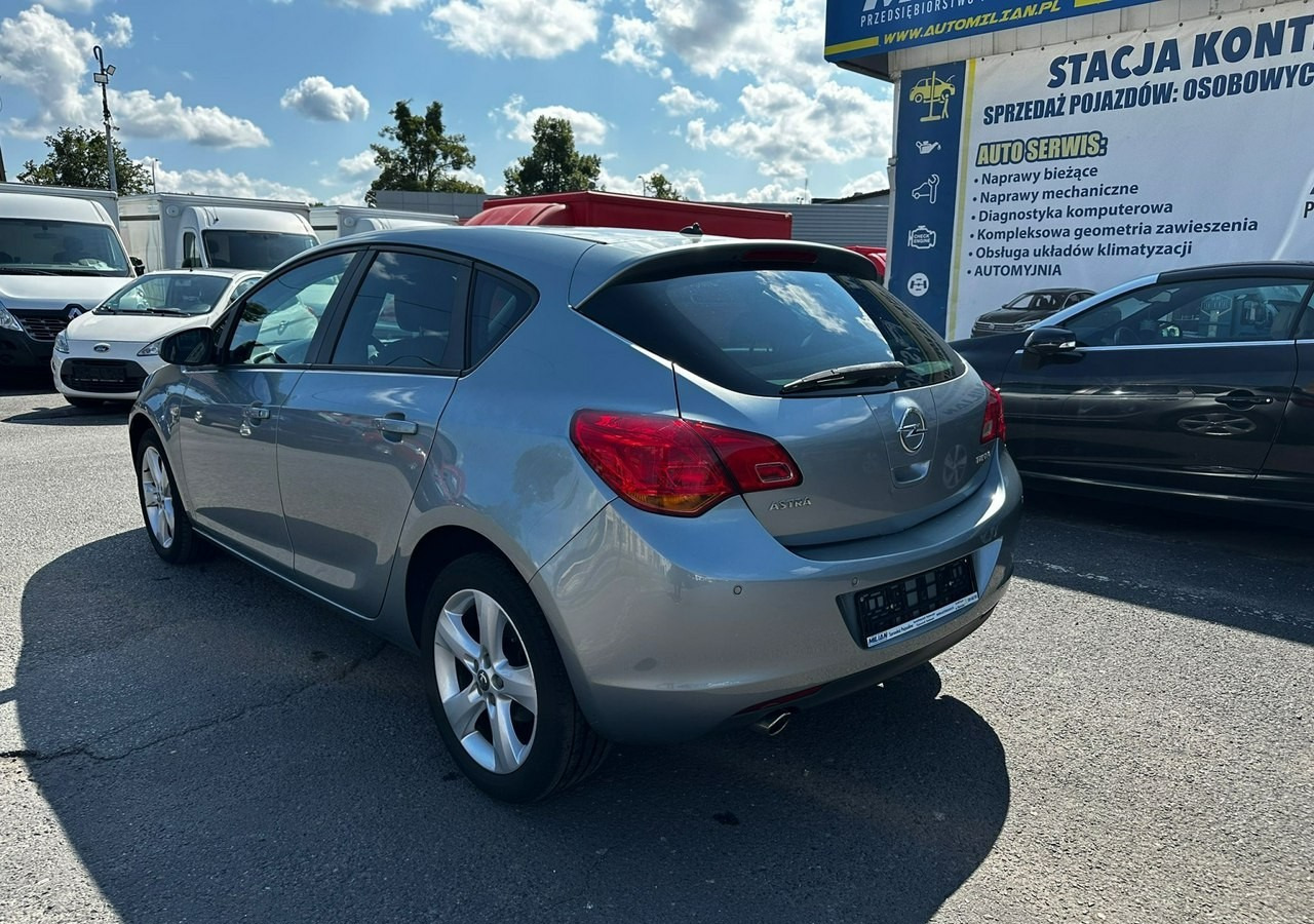 Opel Astra H Opel Astra 1.4-140KM Nowy silnik świeżo sprowadzony 2012 - Hatchback: 4 kép. Opel Astra H Opel Astra 1.4-140KM Nowy silnik świeżo sprowadzony 2012 - Hatchback: 4 kép.