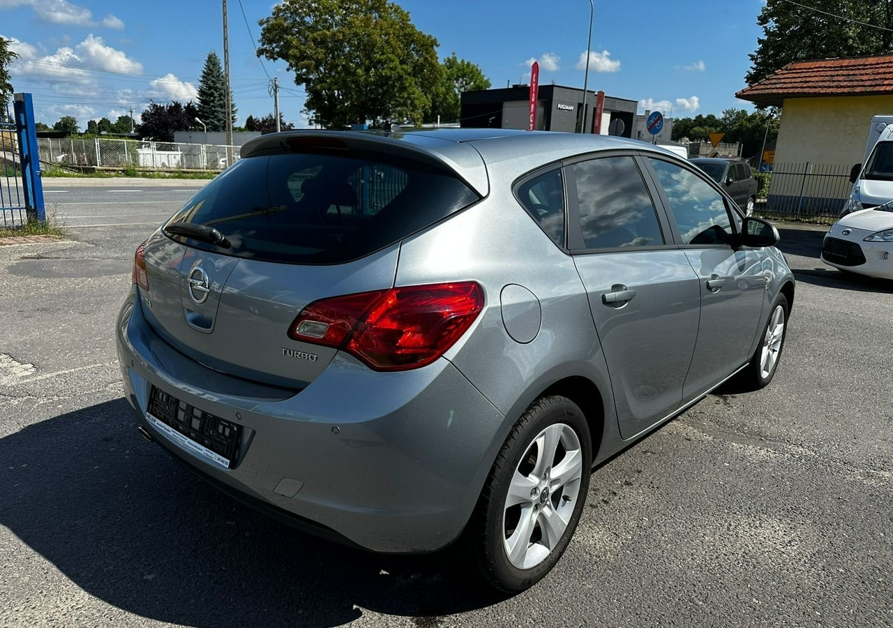 Opel Astra H Opel Astra 1.4-140KM Nowy silnik świeżo sprowadzony 2012 - Hatchback: 5 kép. Opel Astra H Opel Astra 1.4-140KM Nowy silnik świeżo sprowadzony 2012 - Hatchback: 5 kép.