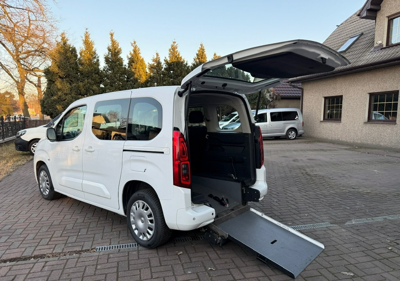 Opel Combo IV Combo Life Combo do przewozu Niepełnosprawnych inwalida rampa Model 2021 - Autó: 1 kép. Opel Combo IV Combo Life Combo do przewozu Niepełnosprawnych inwalida rampa Model 2021 - Autó: 1 kép.