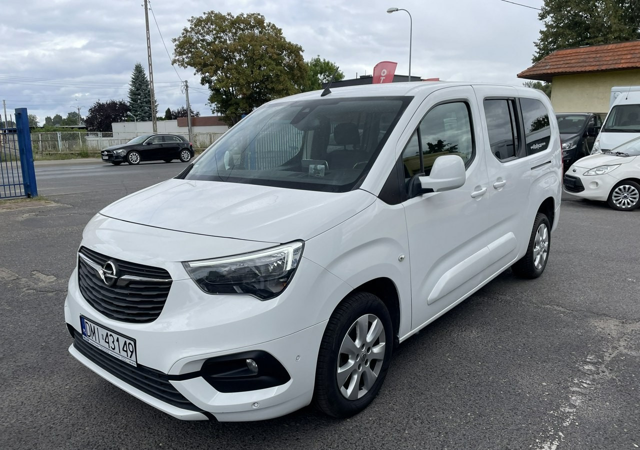Opel Combo IV Combo Life Opel ComboLife Niepełnosprawnych inwalida rampa Bogate wy - Kombi: 3 kép. Opel Combo IV Combo Life Opel ComboLife Niepełnosprawnych inwalida rampa Bogate wy - Kombi: 3 kép.