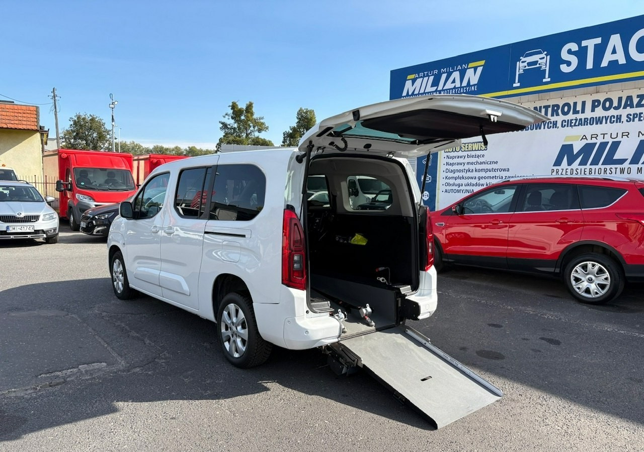 Opel Combo IV Combo Life Opel ComboLife Niepełnosprawnych inwalida rampa Bogate wy - Kombi: 2 kép. Opel Combo IV Combo Life Opel ComboLife Niepełnosprawnych inwalida rampa Bogate wy - Kombi: 2 kép.