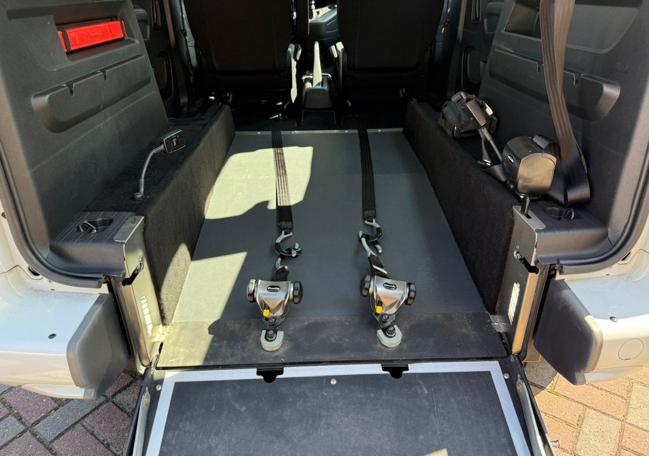 Opel Combo IV Opel Combo Life Niepełnosprawnych inwalida Rampa 32105 km Model 2022 - Autó: 5 kép. Opel Combo IV Opel Combo Life Niepełnosprawnych inwalida Rampa 32105 km Model 2022 - Autó: 5 kép.