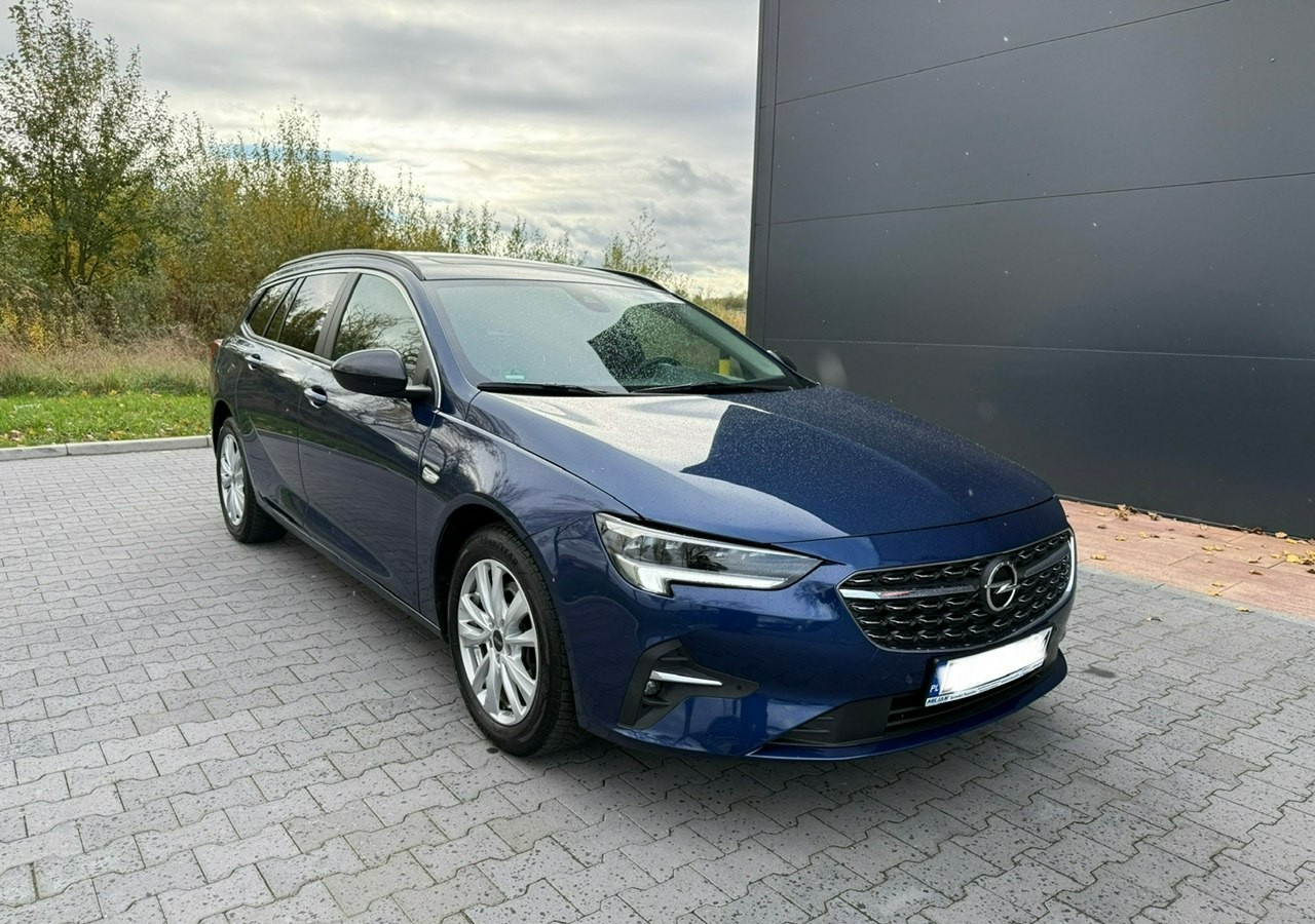 Opel Insignia II Country Tourer Sports Tourer 1.5CDTi 122KM Automat Navi Panorama Klima Model 2022 - Kombi: 2 kép. Opel Insignia II Country Tourer Sports Tourer 1.5CDTi 122KM Automat Navi Panorama Klima Model 2022 - Kombi: 2 kép.