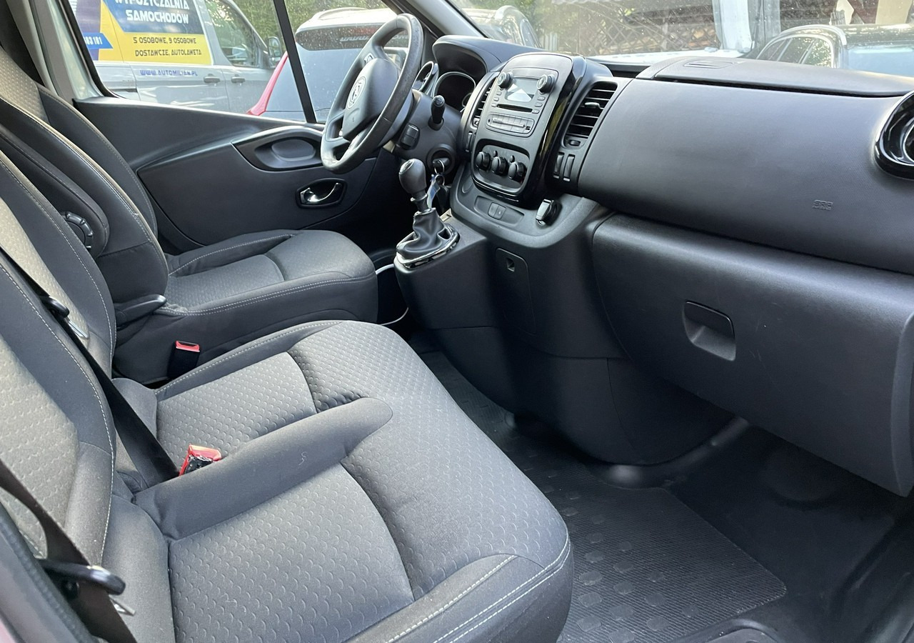Opel Vivaro III Opel Vivaro 1.6-125KM Long 2x Klima Model 2019 - Autó: 4 kép. Opel Vivaro III Opel Vivaro 1.6-125KM Long 2x Klima Model 2019 - Autó: 4 kép.