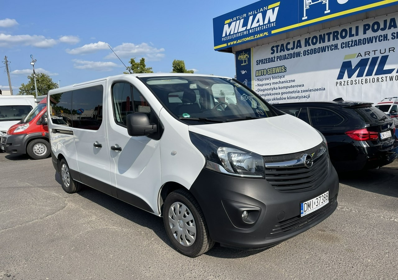 Opel Vivaro III Vivaro L2H1 LONG 1.6CDTI 121KM 2xKLIMA 9-osobowy 2019 Bezwypadkowy - Autó: 2 kép. Opel Vivaro III Vivaro L2H1 LONG 1.6CDTI 121KM 2xKLIMA 9-osobowy 2019 Bezwypadkowy - Autó: 2 kép.