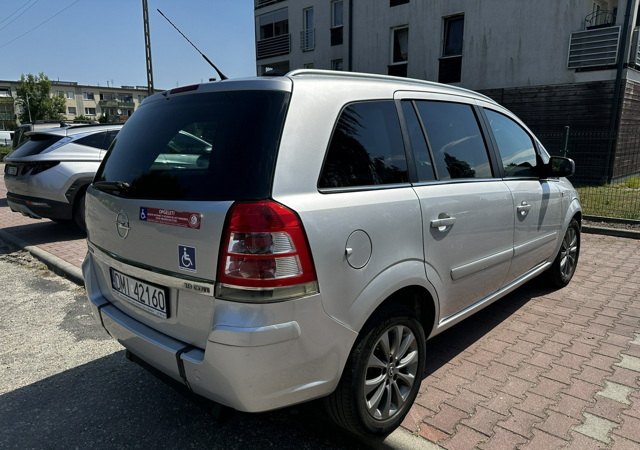 Opel Zafira B Opel Zafira do przewozu osób Niepełnosprawnych inwalida rampa - Autó: 2 kép. Opel Zafira B Opel Zafira do przewozu osób Niepełnosprawnych inwalida rampa - Autó: 2 kép.