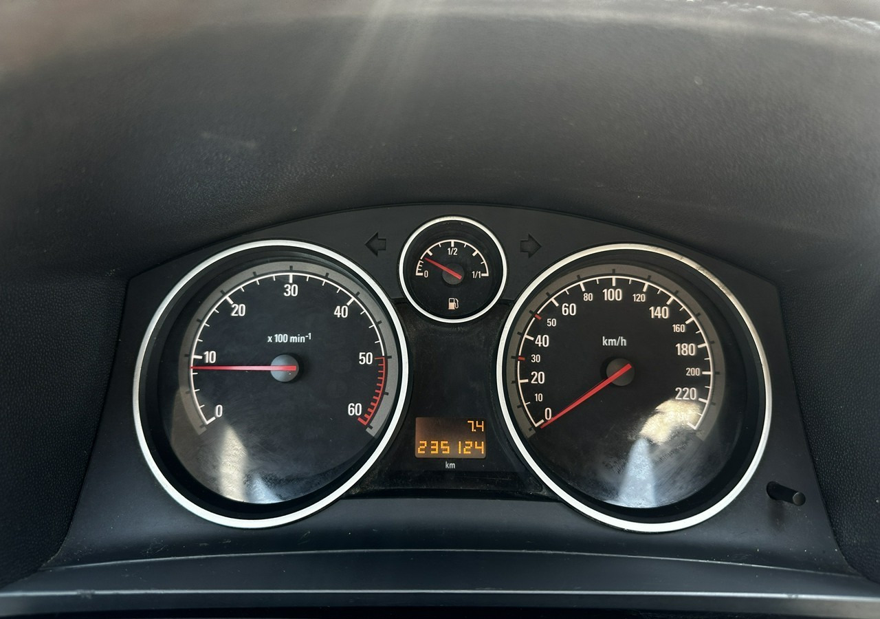 Opel Zafira B Opel Zafira do przewozu osób Niepełnosprawnych inwalida rampa - Autó: 5 kép. Opel Zafira B Opel Zafira do przewozu osób Niepełnosprawnych inwalida rampa - Autó: 5 kép.