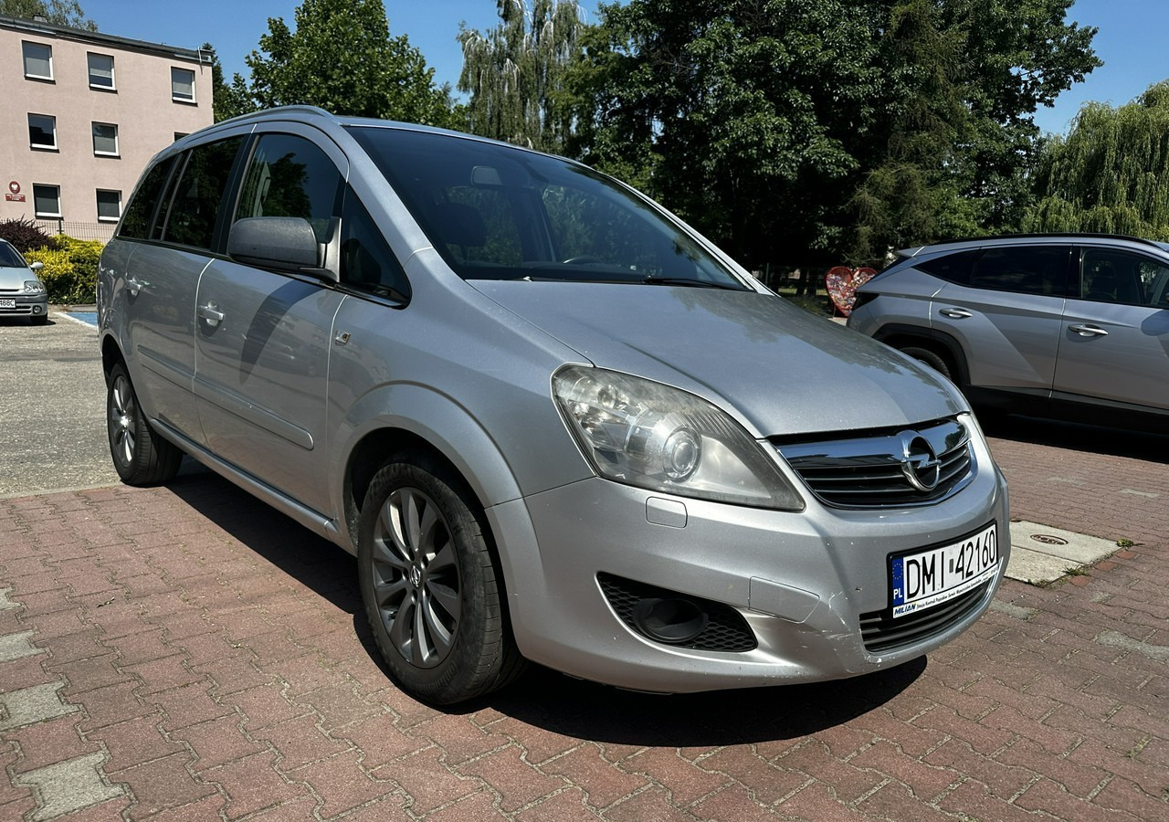 Opel Zafira B Opel Zafira do przewozu osób Niepełnosprawnych inwalida rampa - Autó: 3 kép. Opel Zafira B Opel Zafira do przewozu osób Niepełnosprawnych inwalida rampa - Autó: 3 kép.