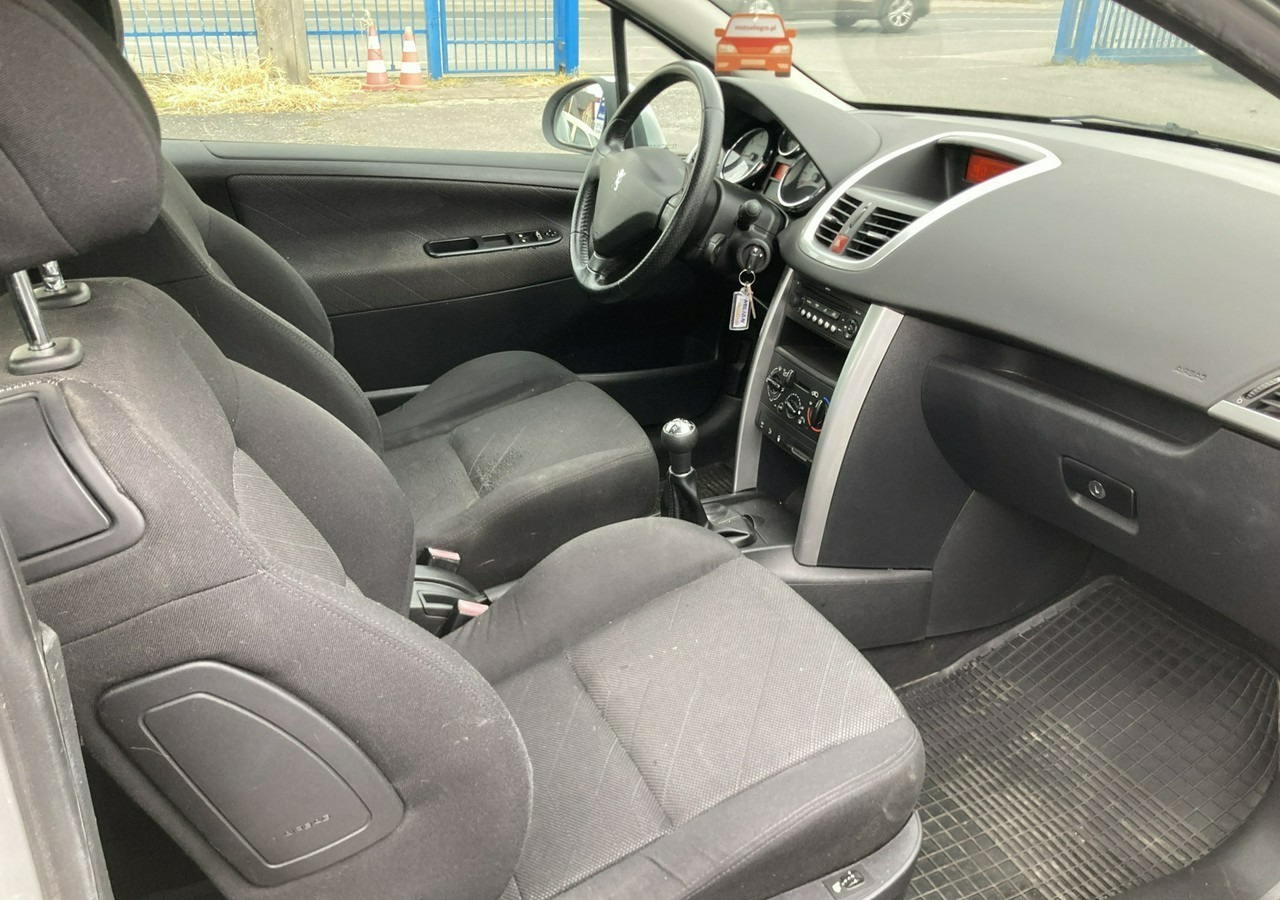 Peugeot 207 Peugeot 207 1.6HDI-16V Klima 2007 - Hatchback: 2 kép. Peugeot 207 Peugeot 207 1.6HDI-16V Klima 2007 - Hatchback: 2 kép.