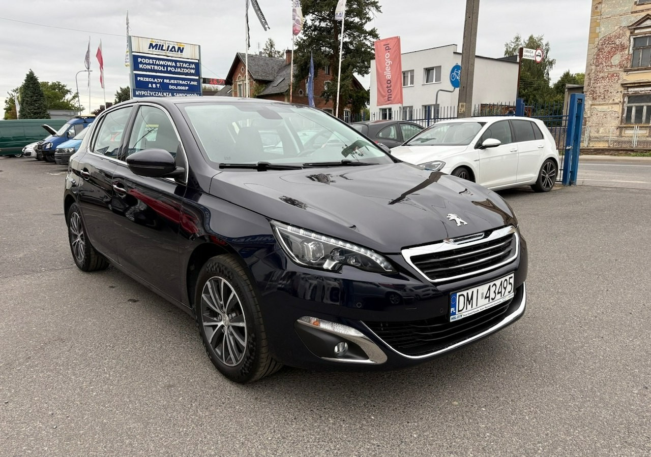 Peugeot 308 II Peugeot 308 HB 1.6HDI 85tkm FullLed Navi Klima 2016 - Hatchback: 2 kép. Peugeot 308 II Peugeot 308 HB 1.6HDI 85tkm FullLed Navi Klima 2016 - Hatchback: 2 kép.