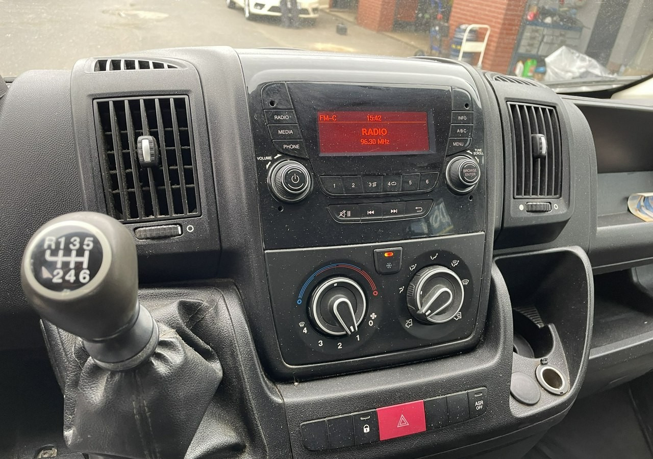 Peugeot Boxer Peugeot Boxer 2.0-130KM klima dokka Brygadówka doka 122tkm 2018 - Platós kisteherautó, Duplakabinos kisteherautó: 3 kép. Peugeot Boxer Peugeot Boxer 2.0-130KM klima dokka Brygadówka doka 122tkm 2018 - Platós kisteherautó, Duplakabinos kisteherautó: 3 kép.