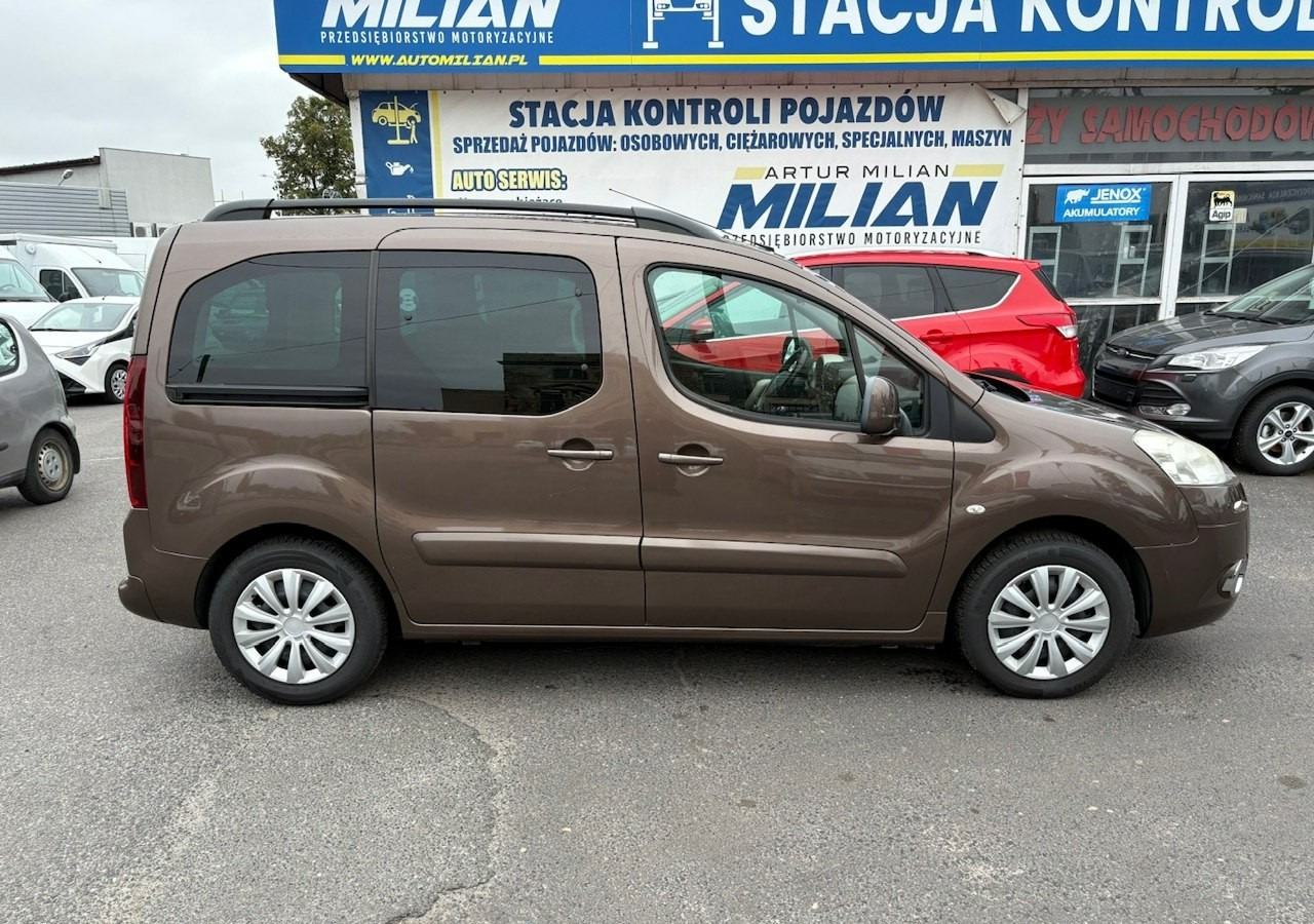 Peugeot Partner II Peugeot Partner Tepee 100 Family Model 2013 - Kombi: 2 kép. Peugeot Partner II Peugeot Partner Tepee 100 Family Model 2013 - Kombi: 2 kép.